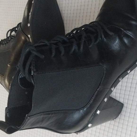 Charles David Bootie Black Chunky Heel  Studded Silver Lace Up Hi Ankle Size 7 - Picture 8 of 14
